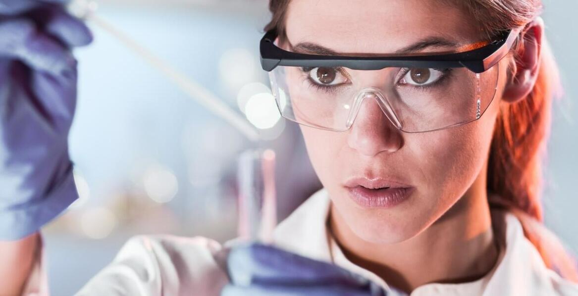 Najczęstsze błędy popełniane przy zakupie odczynników chemicznych i jak ich unikać