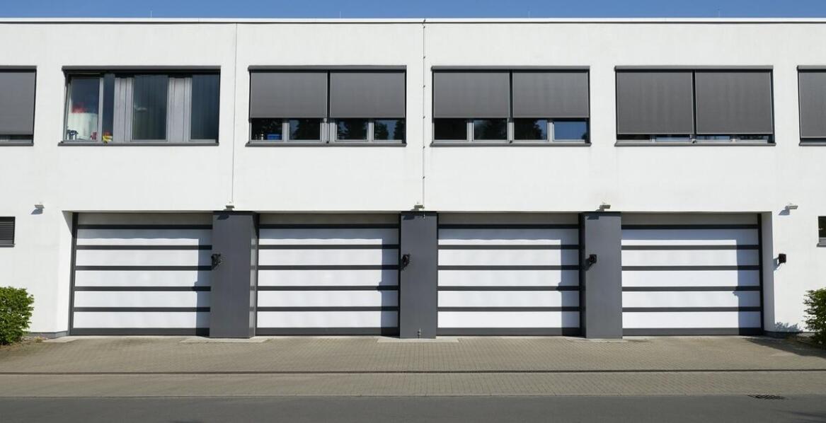 Rolety zewnętrzne jako kluczowy element aranżacji fasady budynku