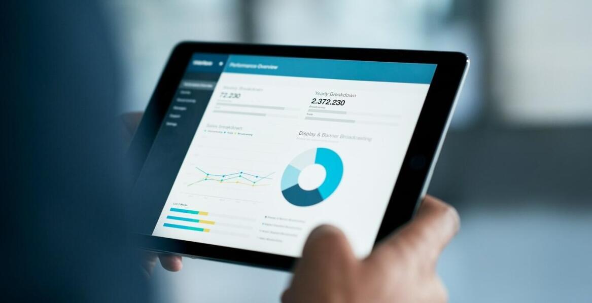 Jakie są korzyści z monitorowania i analizy zużycia energii biernej w przedsiębiorstwach?