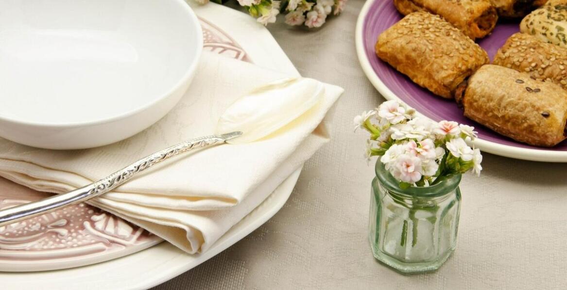 Elegancja i funkcjonalność filiżanek do kawy z porcelany w codziennym użytkowaniu