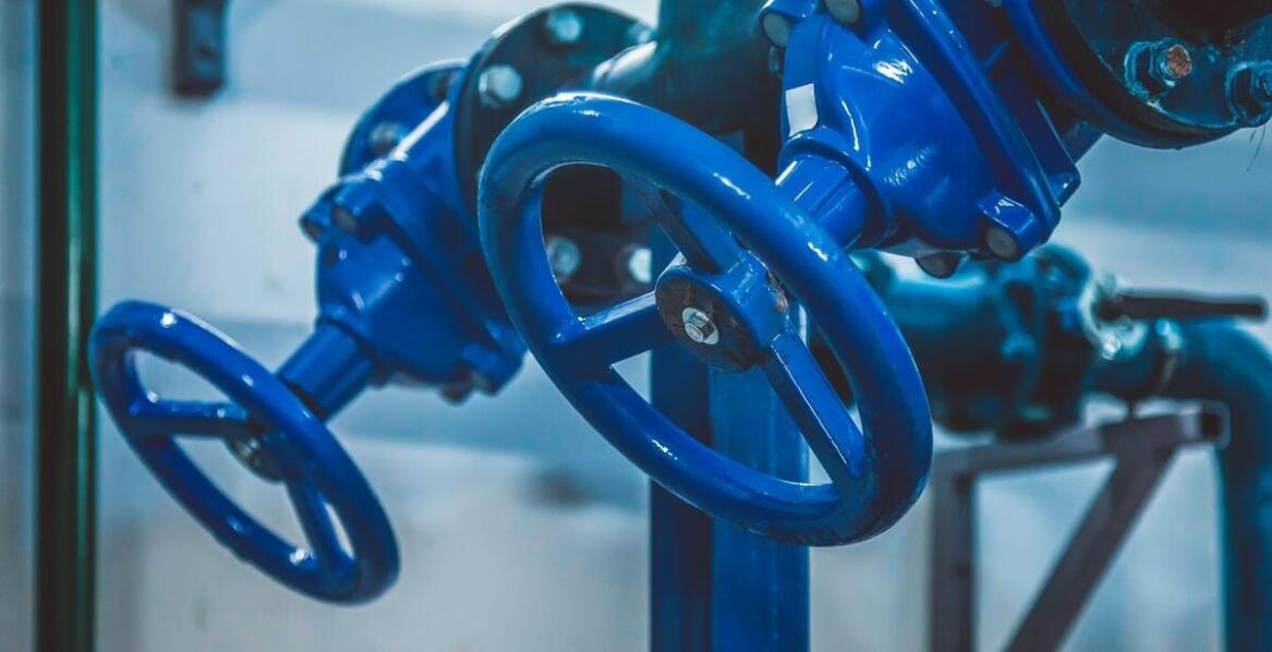Jakie są zalety stosowania innowacyjnych zaworów w układach hydraulicznych?