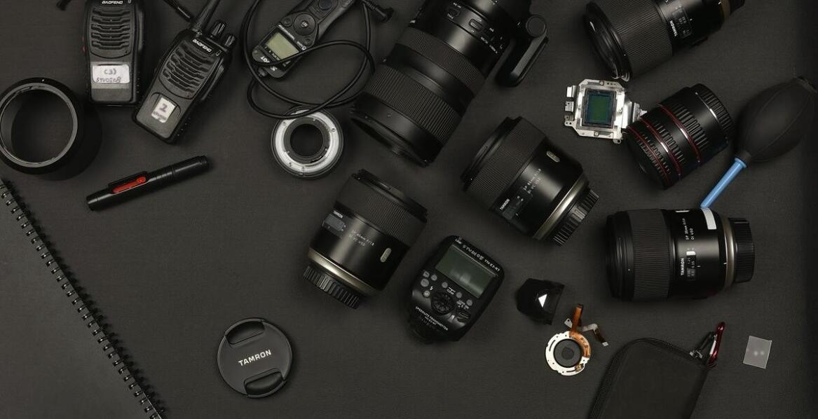 Jakie są różnice między sprzętem fotograficznym dla amatorów a profesjonalistów?