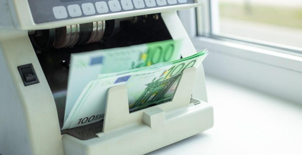 Kantor walcz a banki – kto oferuje lepsze warunki wymiany?