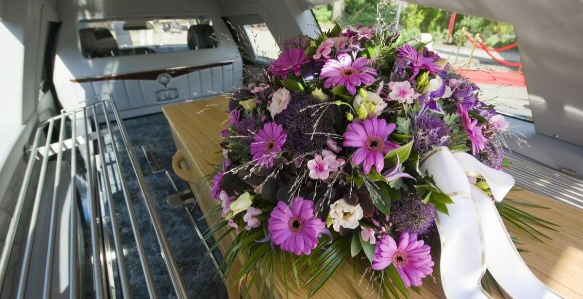 Przewóz zmarłych – jakie usługi oferują domy pogrzebowe?