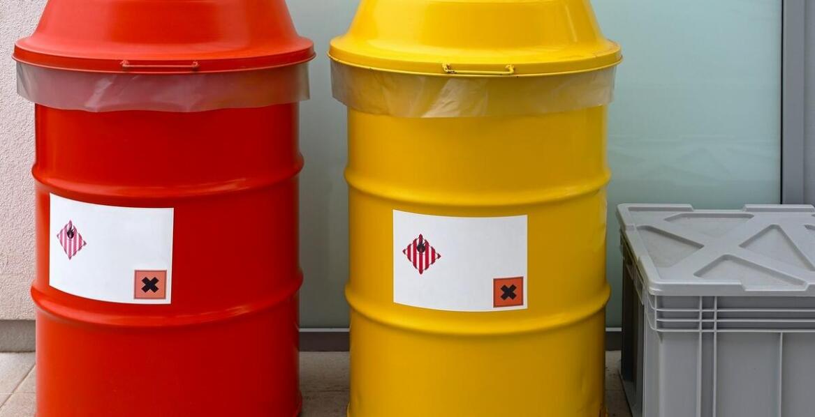 Rola etykiet termicznych w przemyśle chemicznym – co warto wiedzieć?