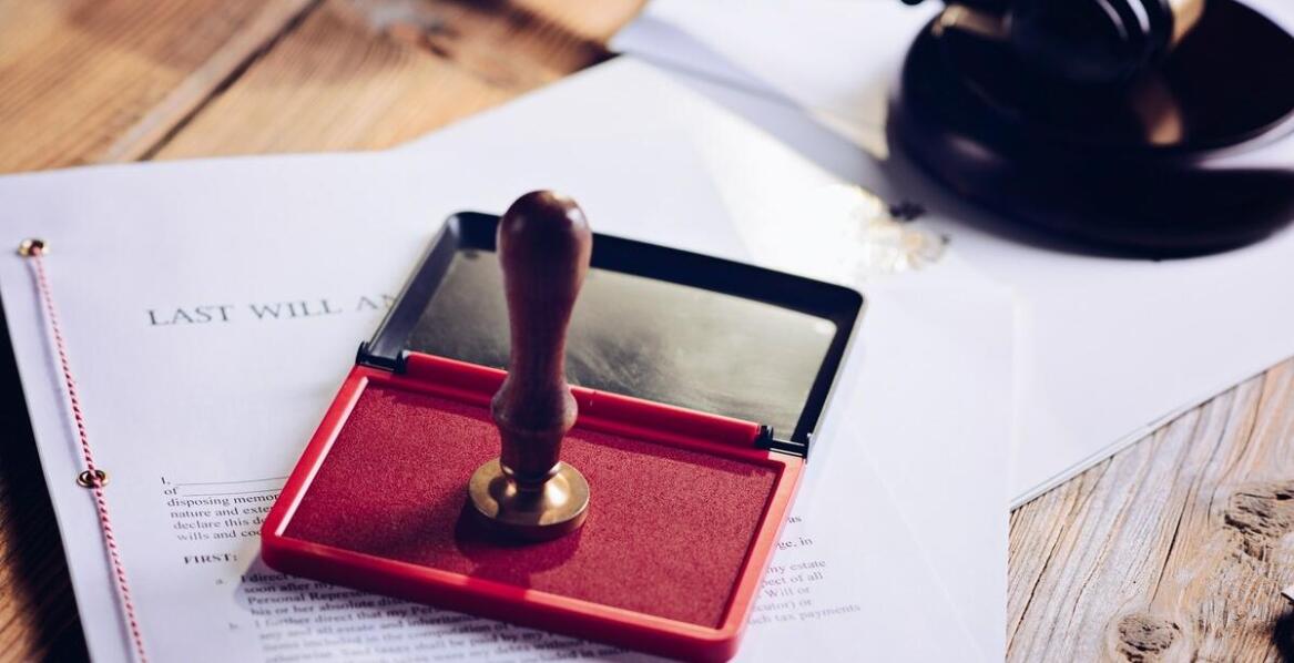 Poświadczenie dziedziczenia przez notariusza – dlaczego warto skorzystać z tej usługi?
