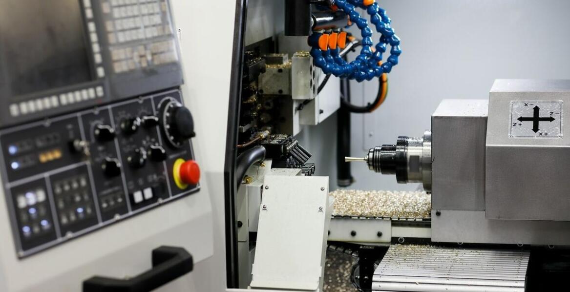 Przemysł metalowy a innowacje technologiczne – rola CNC