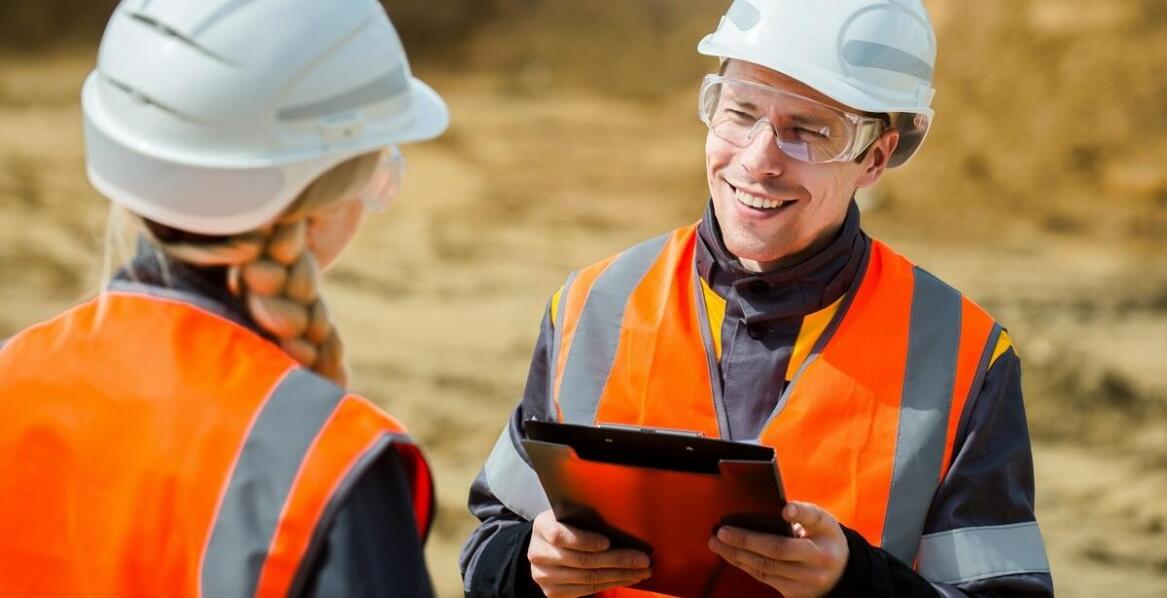 Czym kierować się przy wyborze firmy oferującej wywóz śmieci budowlanych?