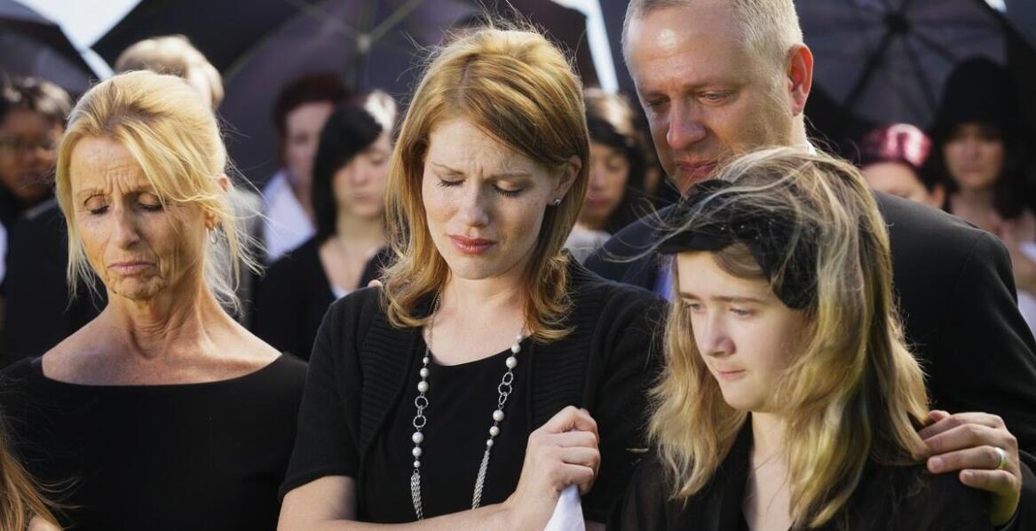 Transport ciał w kraju: jak zadbać o każdy szczegół?