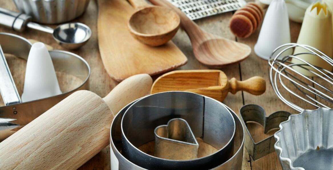 Jakie akcesoria kuchenne są niezbędne dla miłośników gotowania?