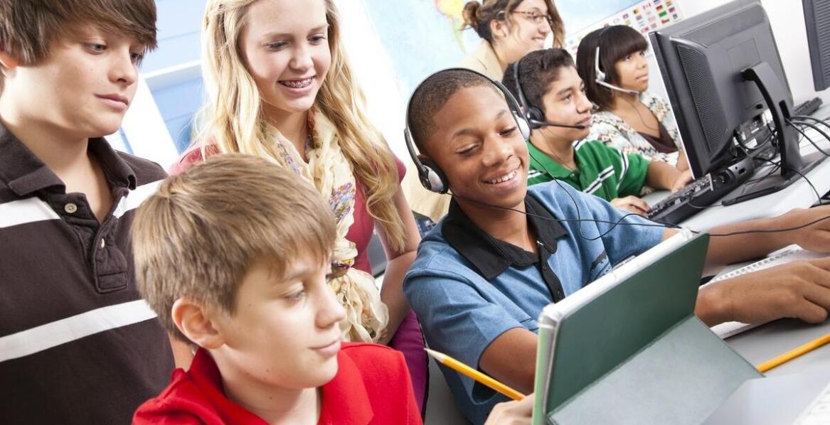 Jak skutecznie rozwijać kompetencje językowe pracowników firmy?