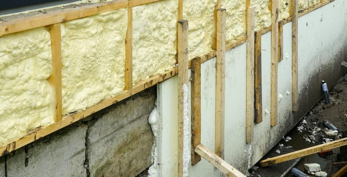 Nowoczesne technologie uszczelniania fundamentów w budownictwie szachulcowym