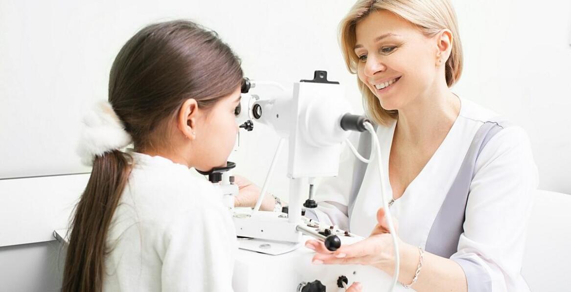 Jakie są etapy leczenia wad wzroku u dzieci przez specjalistę?