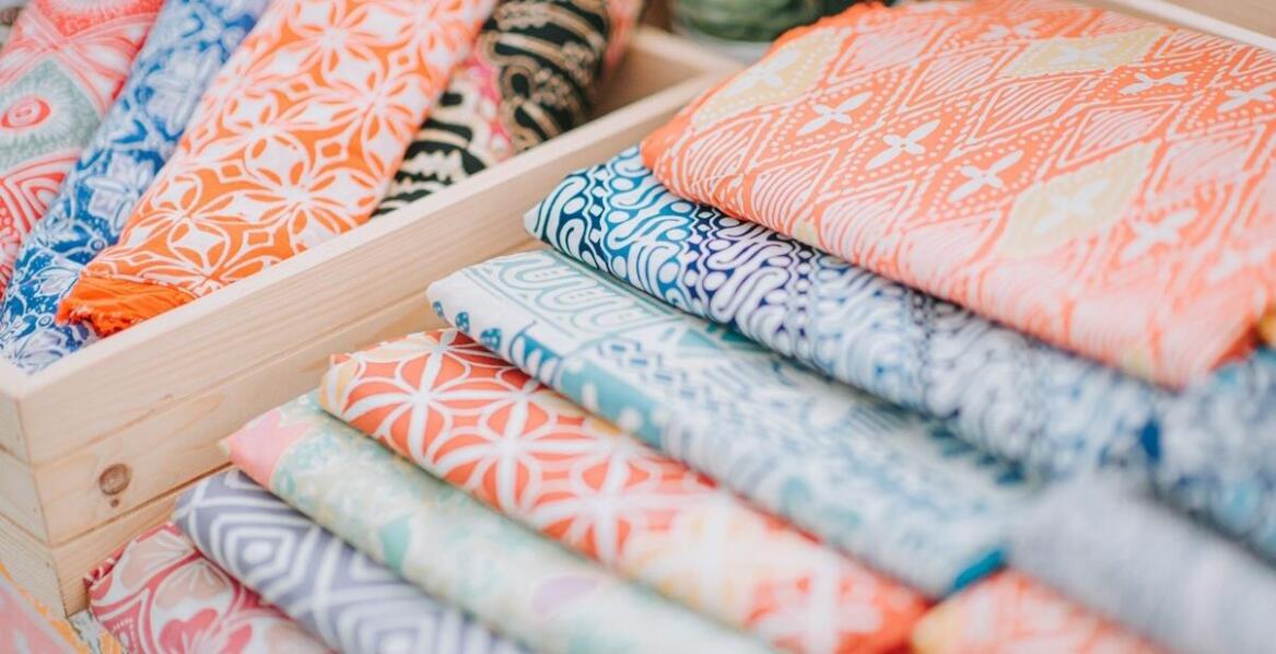 Czapka zimowa z logo – jak zwiększyć jej atrakcyjność wizualną?