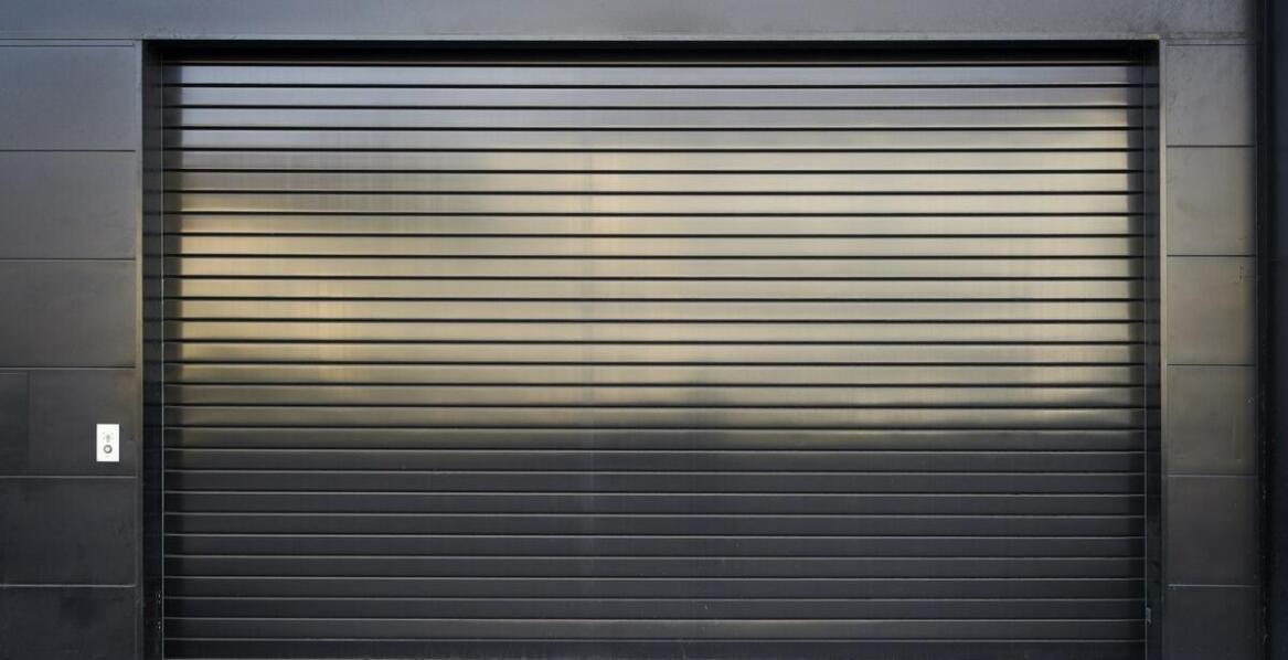 Dlaczego warto zainwestować w bramy garażowe wykonane z aluminium?