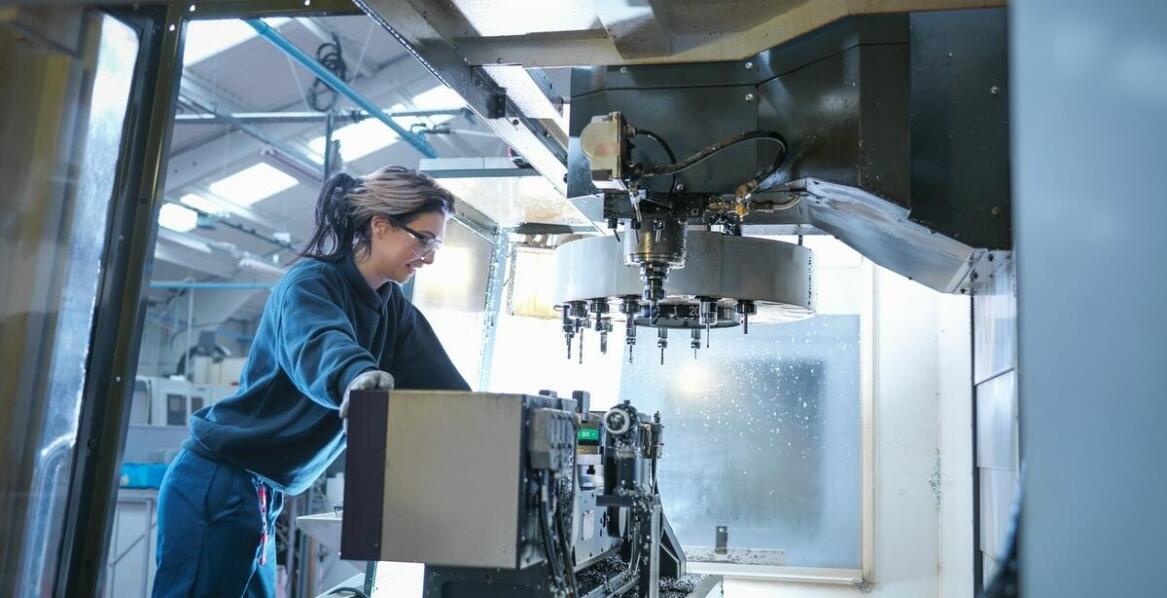 Jak zadbać o sprawność używanych maszyn do drewna?