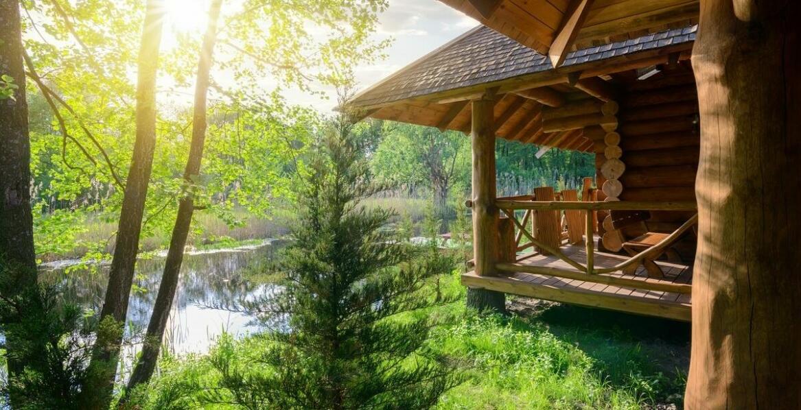 Jakie są zalety spędzania wakacji w domkach całorocznych w łódzkim?