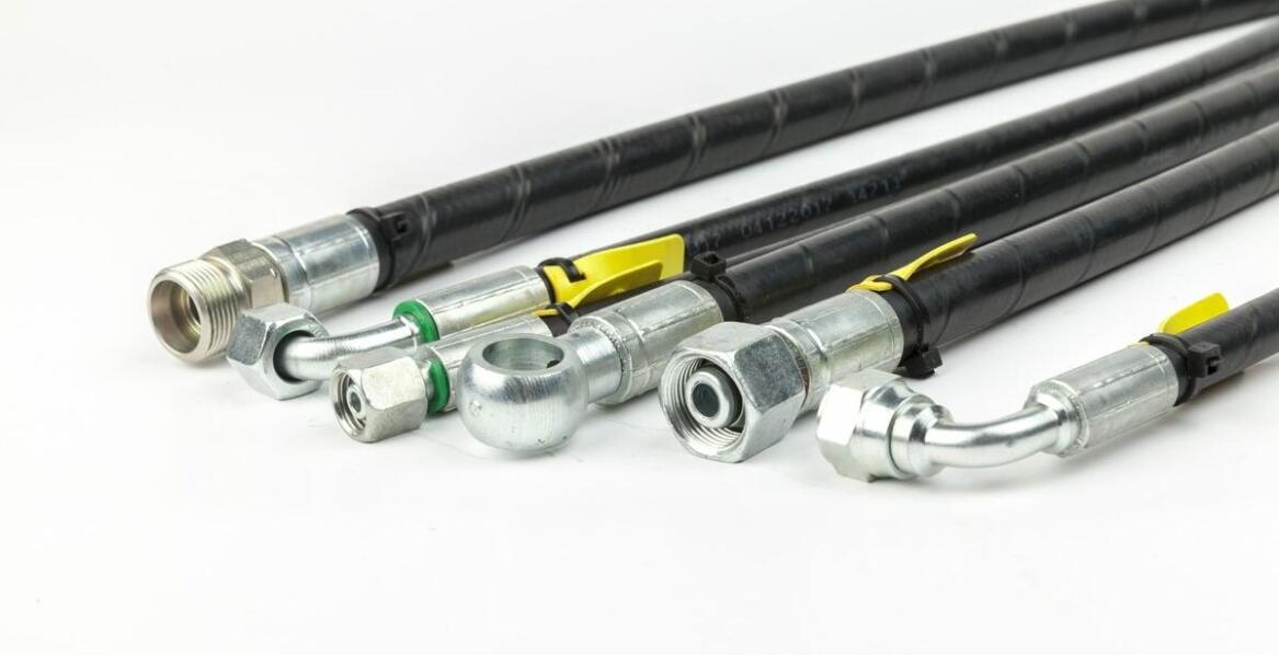 Wybór węży hydraulicznych do maszyn przemysłowych – kluczowe czynniki