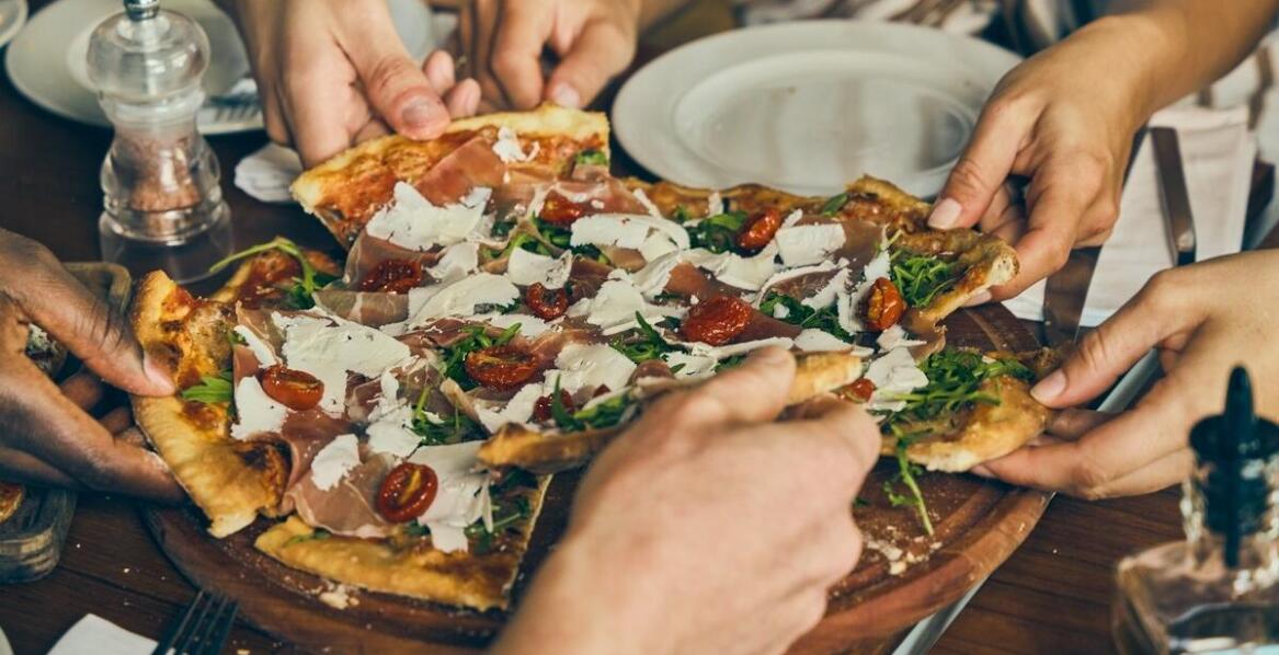 Pizza Poznań dowóz – jakie są ulubione połączenia smakowe klientów?