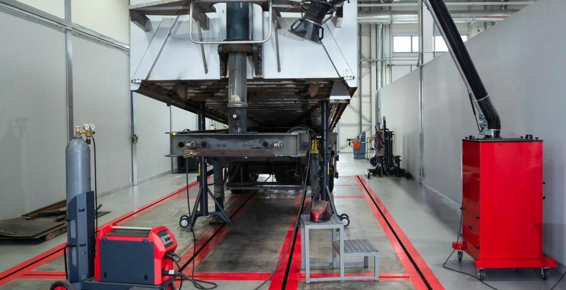 Jak czyszczarki laserowe wspierają procesy obróbcze w przemyśle ciężkim?