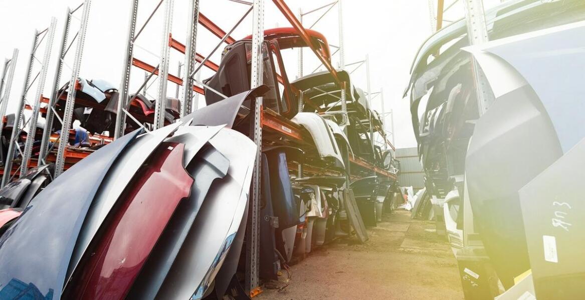 Auto szrot Barlinek: co zrobić z porzuconym lub nieopłacalnym do naprawy autem?