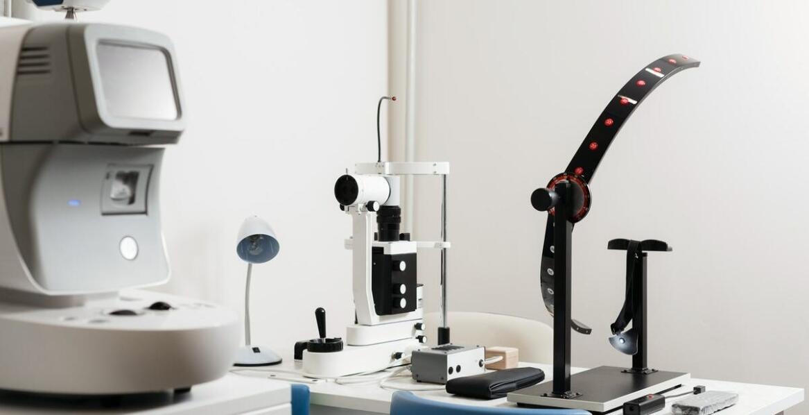 Nowoczesne rozwiązania w narzędziach do obróbki szkieł soczewkowych – przegląd innowacji