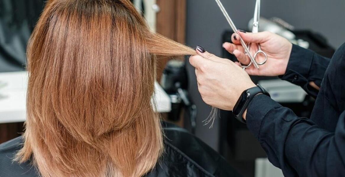Korzyści z regularnych wizyt u profesjonalnego fryzjera damskiego