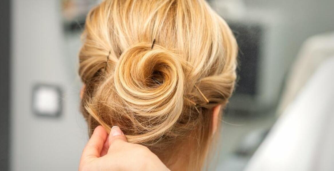 Jak dobrać fryzurę do typu urody w salonie fryzjerskim?