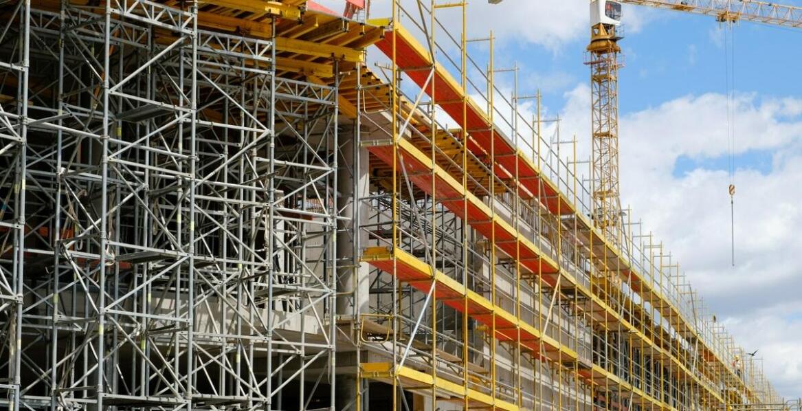 Jak transport rusztowań klinowych wpływa na tempo realizacji projektu?