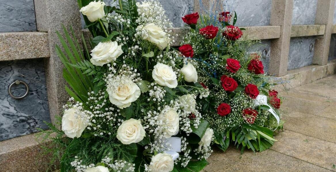 Jakie są najczęstsze błędy przy wyborze wiązanek pogrzebowych i jak ich uniknąć?