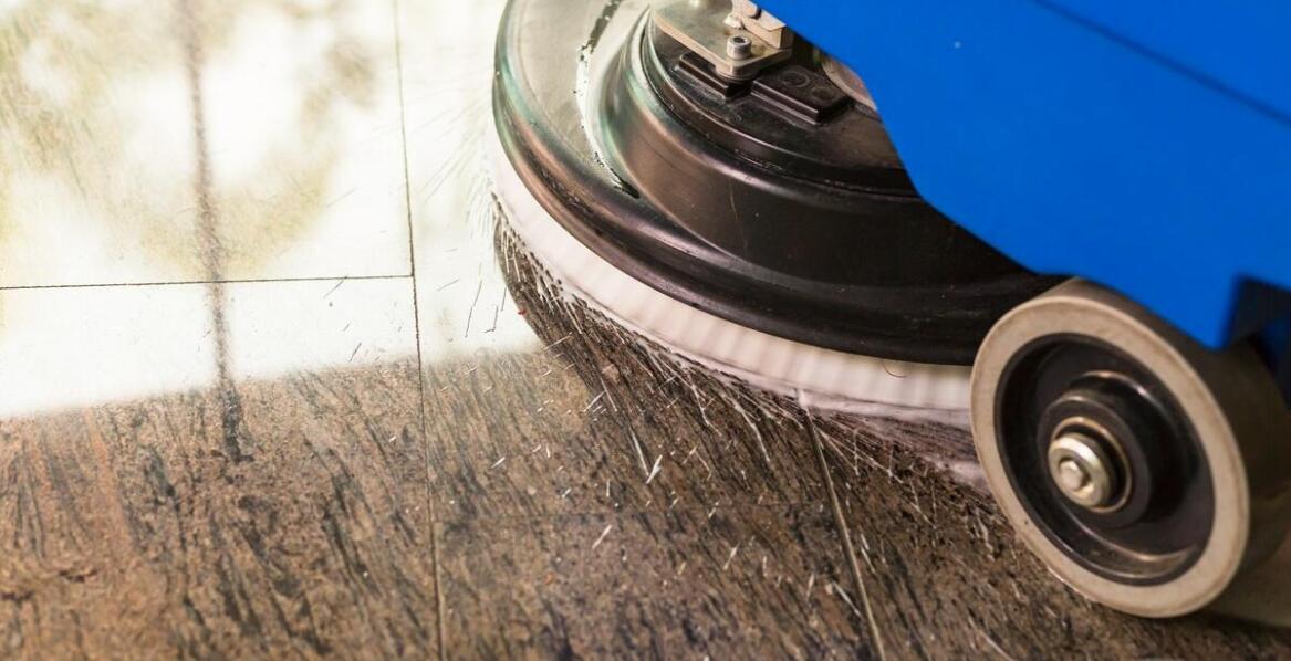 Jak wykorzystać szorowarki do optymalizacji procesu sprzątania?