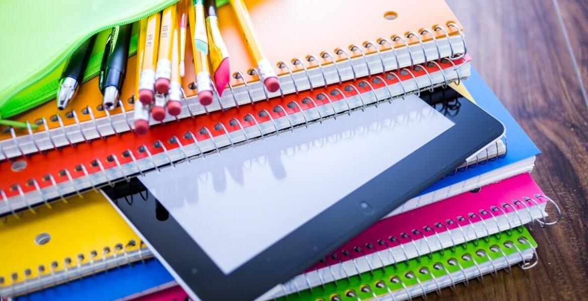 Plastikowa legitymacja szkolna – nowoczesne rozwiązania dla tradycyjnych problemów organizacyjnych