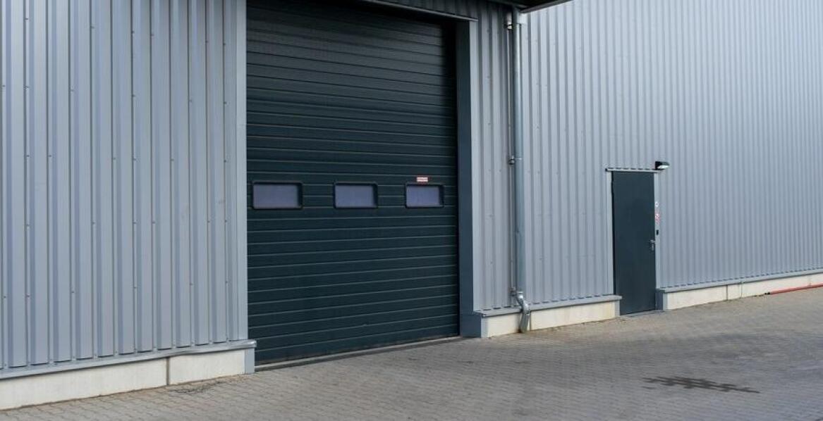 Wpływ bram magazynowych na kontrolę dostępu do obszarów roboczych