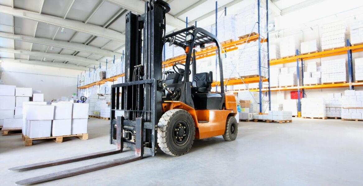 Jakie innowacje wpływają na komfort pracy z wózkami widłowymi spalinowymi?