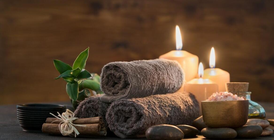 Jakie korzyści niesie ze sobą użycie świec w drewnie w przestrzeniach wellness?