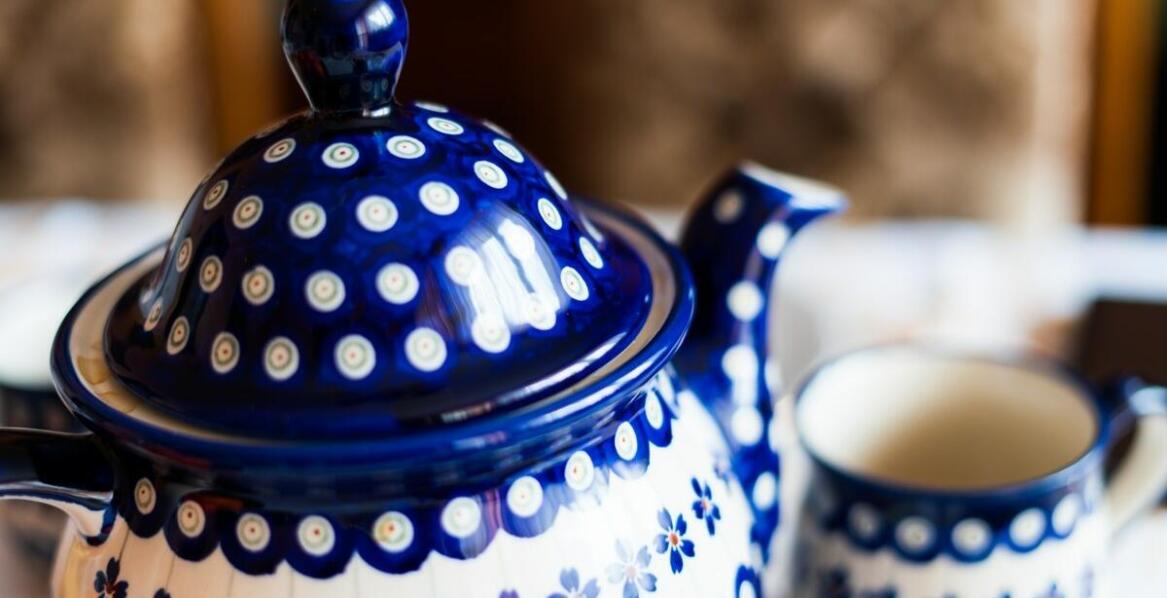 Discover the Secrets of Hand-Stamping in Bolesławiec Ceramics