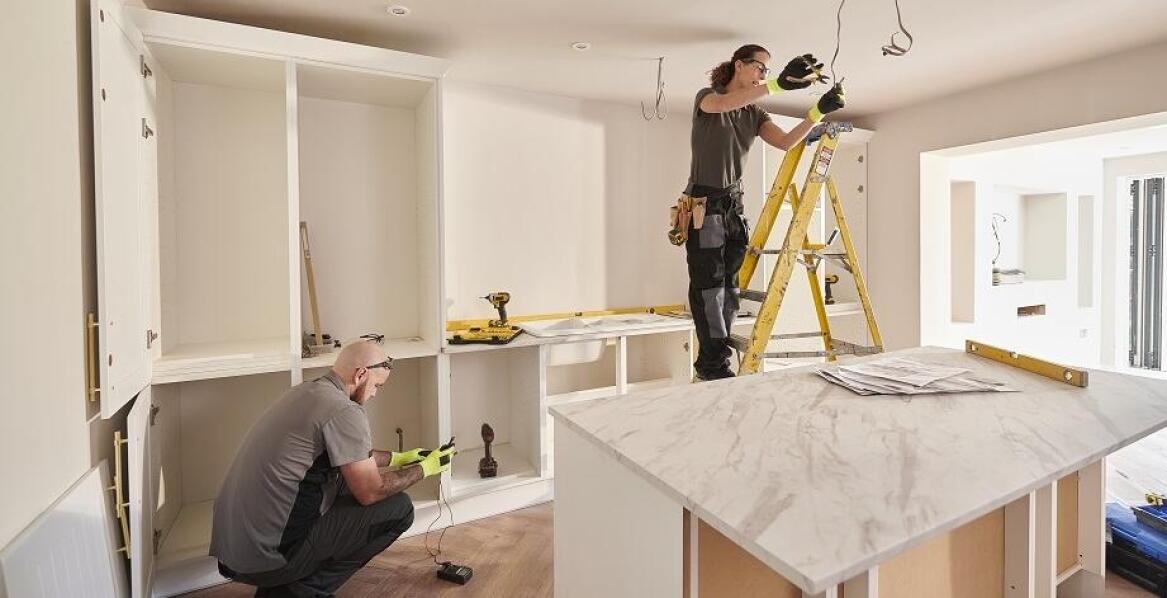 Profesjonalne usługi remontowe – co oferują firmy budowlane?