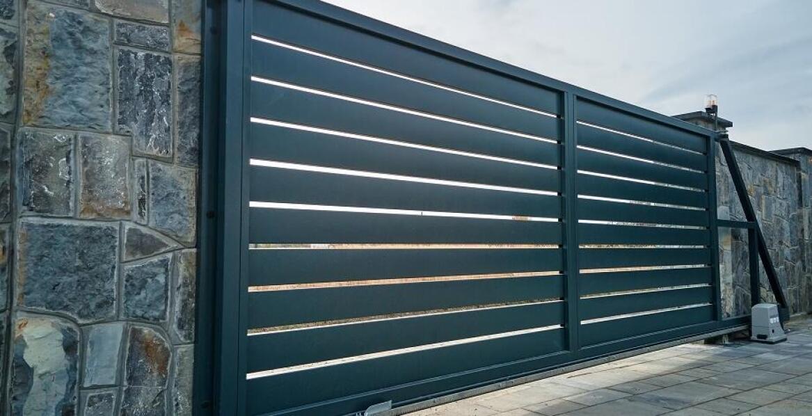 Zastosowanie bram przesuwnych w przestrzeni miejskiej