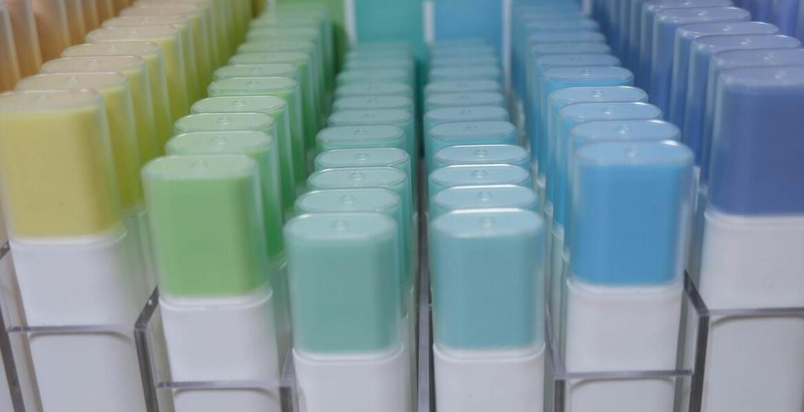 The Application of Cardboard Stands in the Cosmetic Industry – Benefits and Opportunities