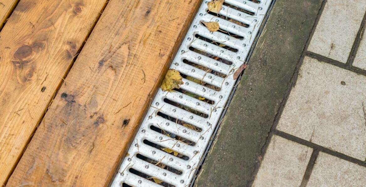 Lineare Entwässerung: Der Schlüssel zum effektiven Schutz von Straßen vor Wasser