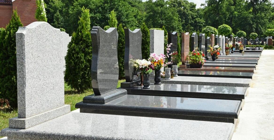 Jak różnorodność kształtów wpływa na personalizację zdjęć nagrobkowych?