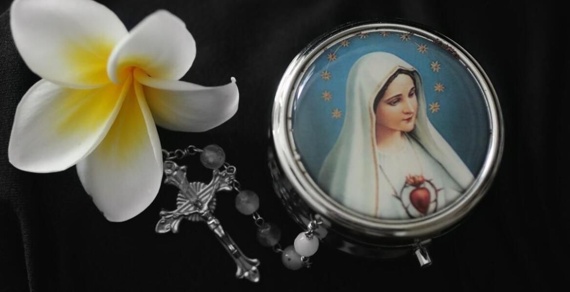 Różaniec bransoletka na rękę jako wyjątkowy upominek religijny