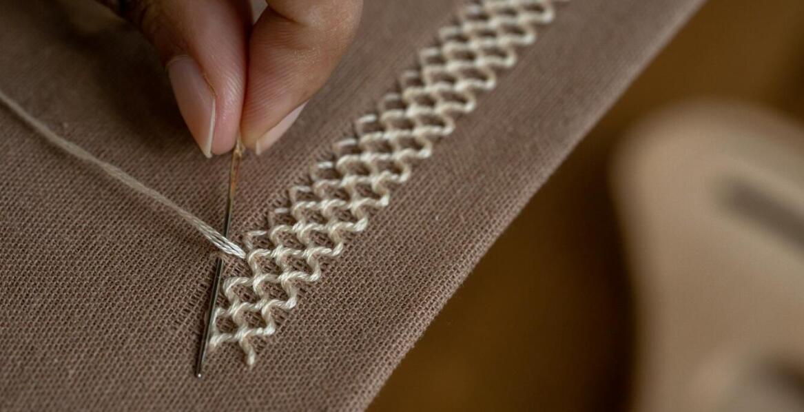 Jakie są najpopularniejsze metody haftowania sztandarów?