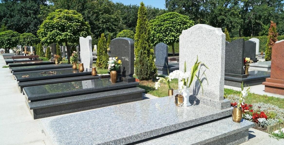 Jak wieczysta gwarancja wpływa na decyzję o zakupie zdjęcia nagrobkowego?