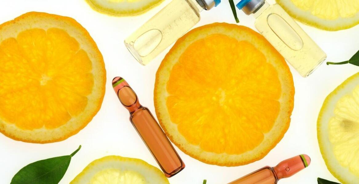 Jakie są główne zalety olejowej witaminy C w porównaniu do tradycyjnych form?