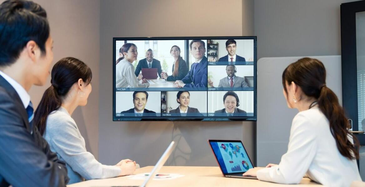 Nowoczesne wyposażenie sal konferencyjnych w hotelu krakowskim – co oferujemy?