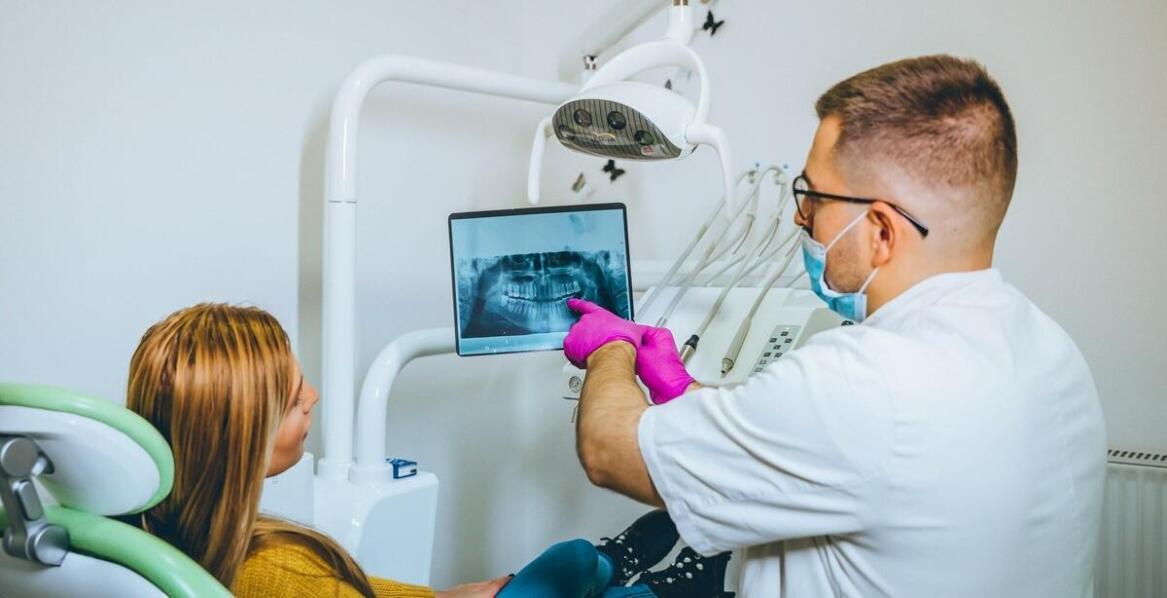 Jakie są zalety leczenia zachowawczego w przychodni stomatologicznej?