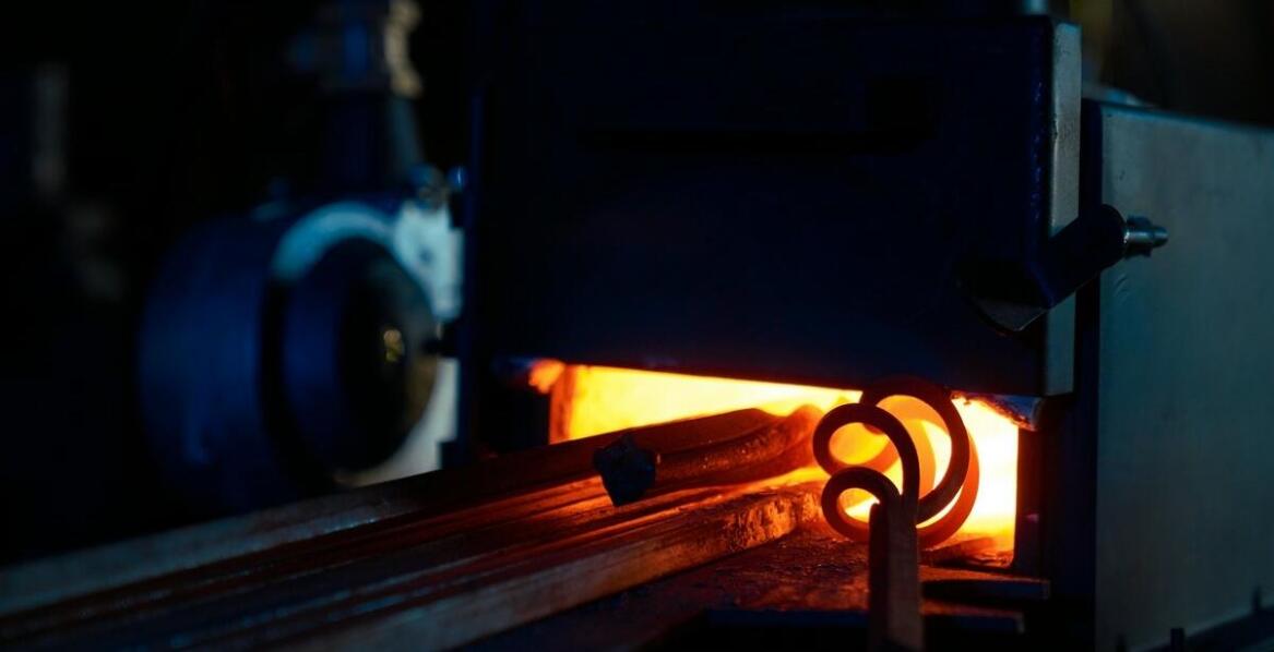 Zastosowanie pieców taśmowych w nowoczesnym hartowaniu stali