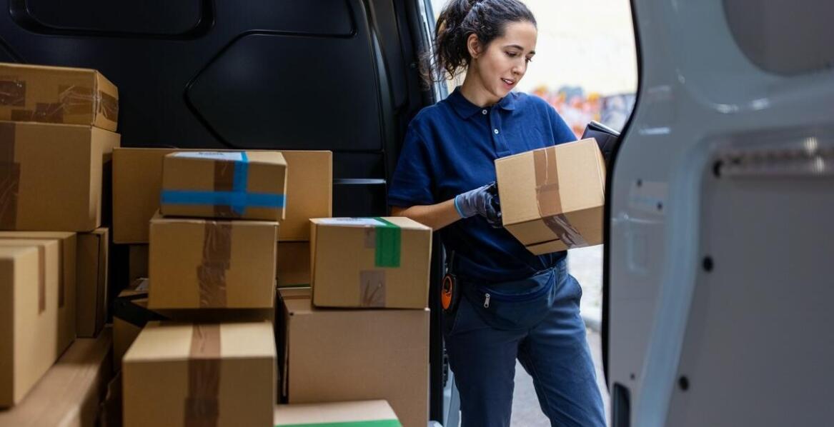 Busy do Holandii z Żagania: przewóz paczek i przesyłek kurierskich