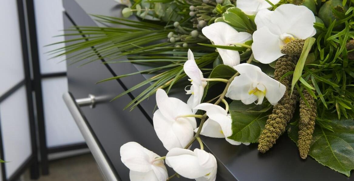 Jak przebiega proces toalety pośmiertnej z pomocą profesjonalistów?